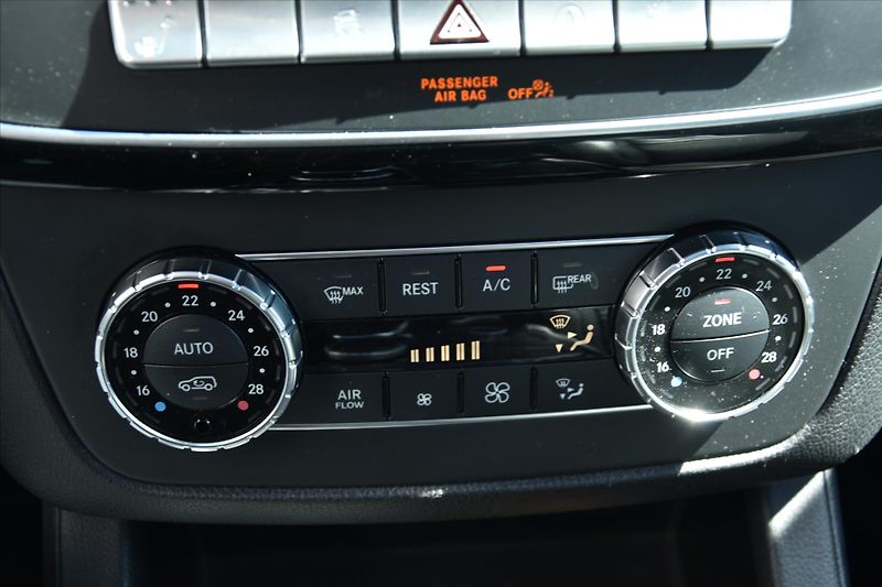 Mercedes-Benz GLS 350d 4MATIC AMG 7-MÍST DPH - fotka 23 z 34