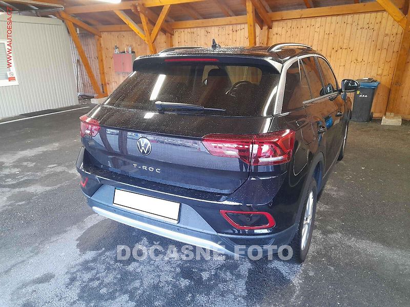Volkswagen T-Roc (2023) 1.0TSi, Life, LED, autoAC - fotka 2 z 3