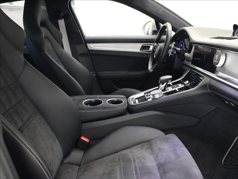 Porsche Panamera 4,0 GTS 368 kW zánovní stav - fotka 12 z 36