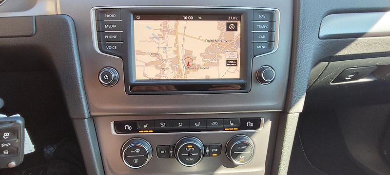 Volkswagen Golf (2016) 1,4TSi 92kW benzín DSG Lounge - fotka 23 z 37