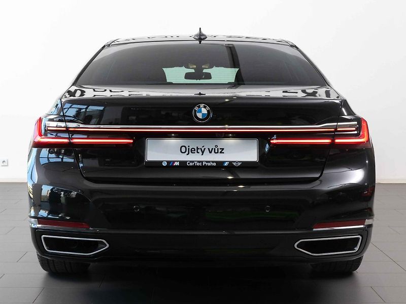 BMW Řada 7 750Li xDrive Sedan - fotka 4 z 22