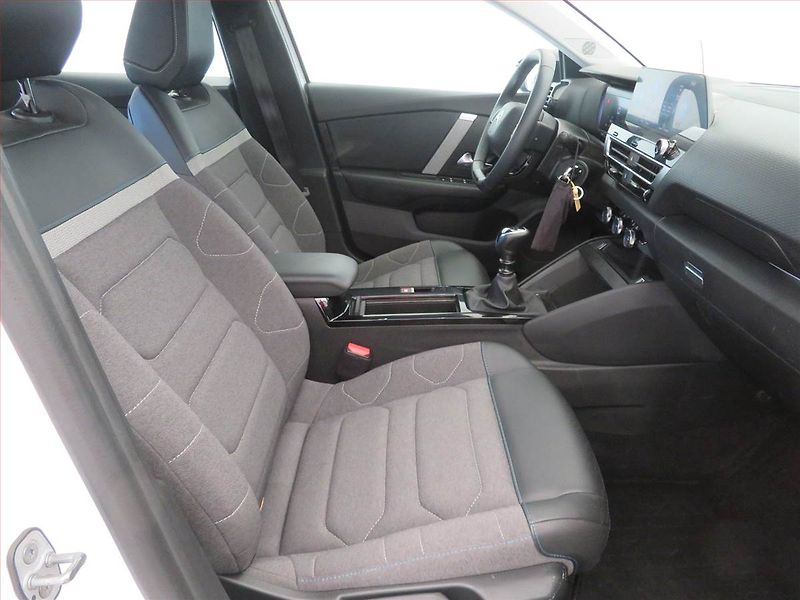 Citroën C4 (2022) Feel 1.2 PureTech, Serv.kniha - fotka 9 z 17