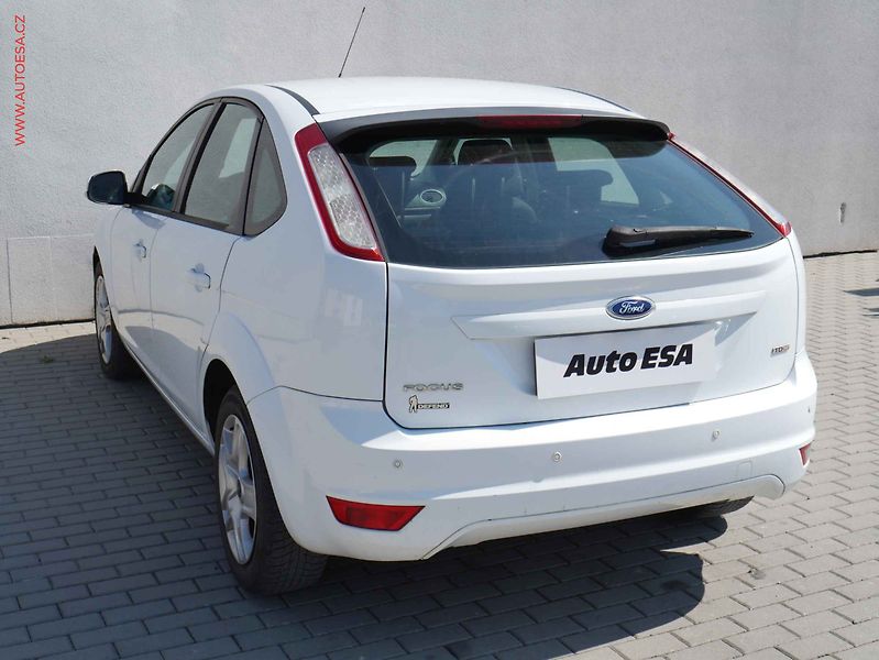 Ford Focus (2011) 1.6 TDCi, ČR, AC, park.asist - fotka 6 z 14