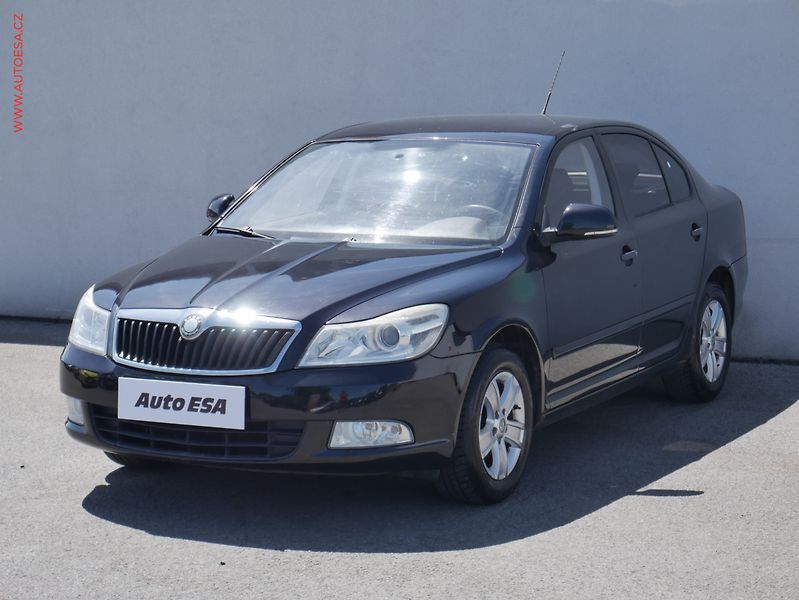 Škoda Octavia (2009) 1.6MPi, 1.maj,ČR, AC, park - fotka 3 z 15