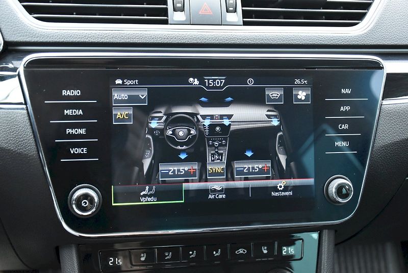 Škoda Superb (2023) L&K 2.0 TDI 110kW DSG - fotka 20 z 35
