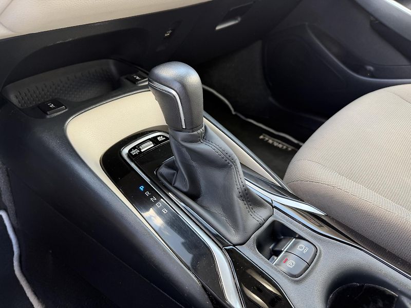 Toyota Corolla (2022) 1.8 90 kW hybrid / sedan - fotka 18 z 22