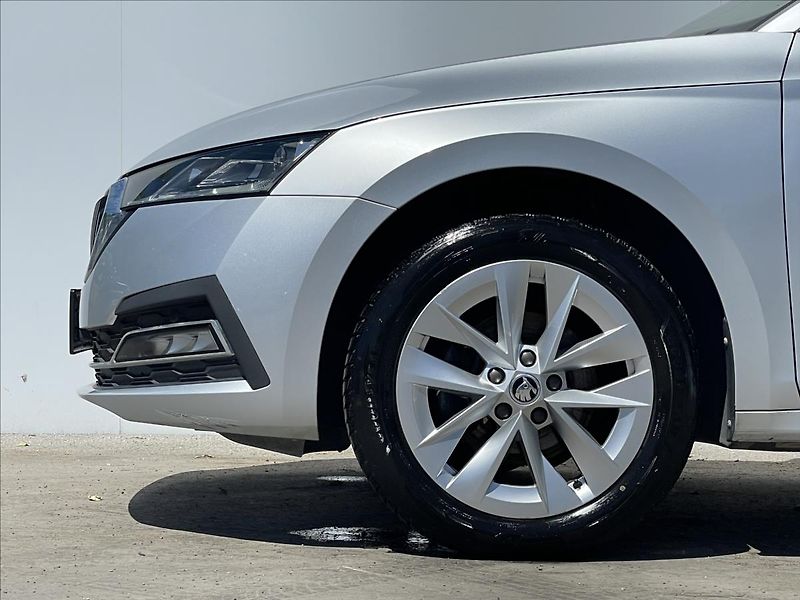 Škoda Octavia 2,0 TDI Combi Style Plus TAŽNÉ - fotka 19 z 22