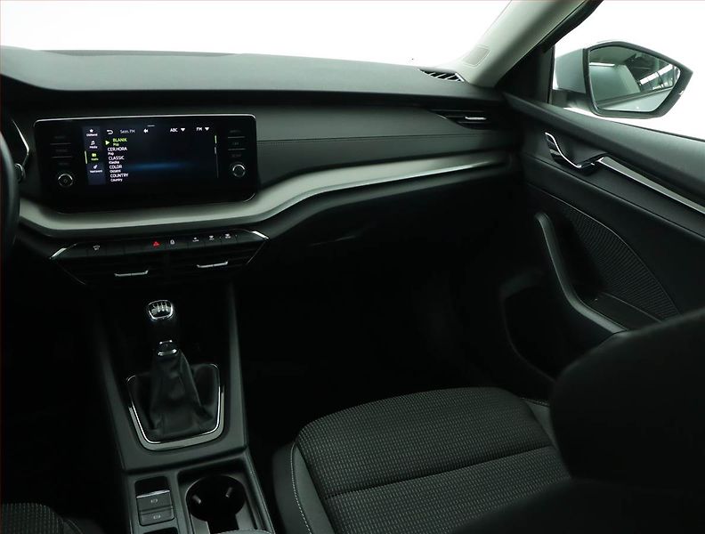 Škoda Octavia (2023) Ambition 2.0 TDI, ČR,1.maj - fotka 8 z 15