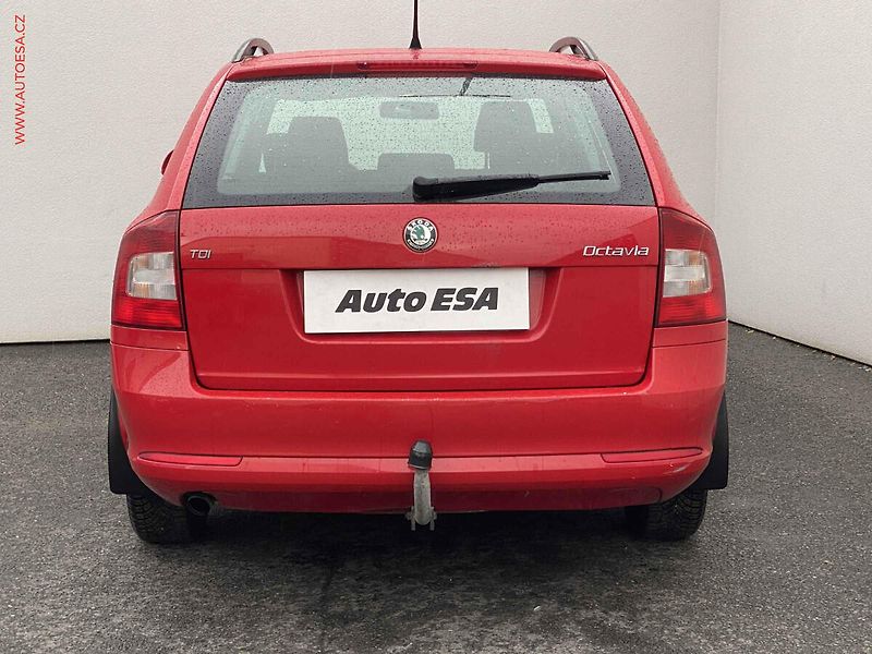 Škoda Octavia (2011) 1.6 TDi, ČR, AC, TZ, tempo - fotka 5 z 16