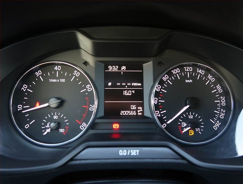 Škoda Octavia (2013) 1.2 TSI, Tempomat - fotka 11 z 18