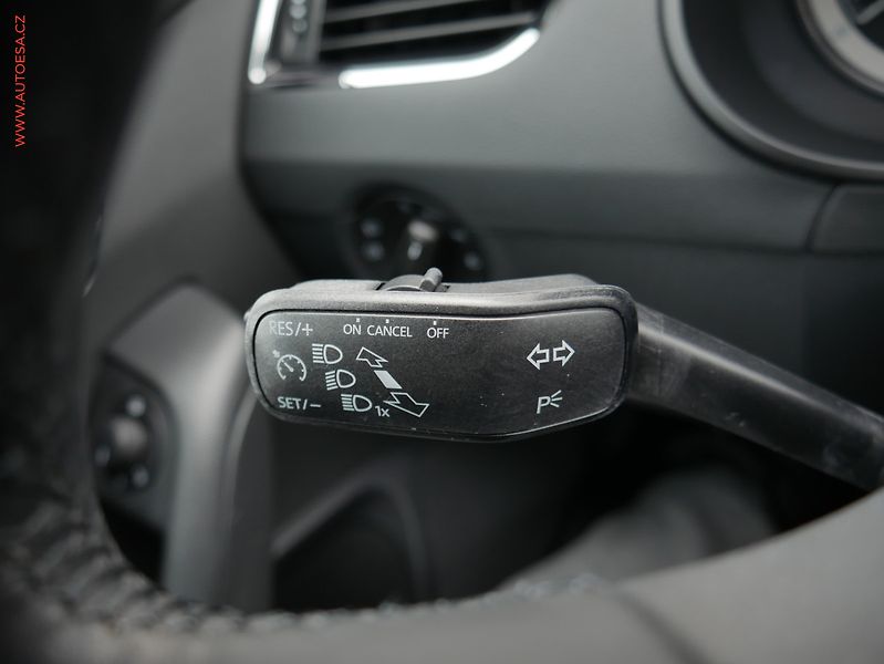 Škoda Octavia (2018) 1.6 TDi, ČR, Style, LED, navi - fotka 14 z 23