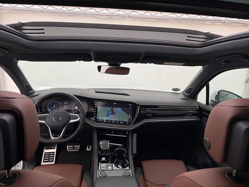 Volkswagen Touareg 3.0Tdi*210kw*1-MAJ*DPH*R-Line* - fotka 25 z 50