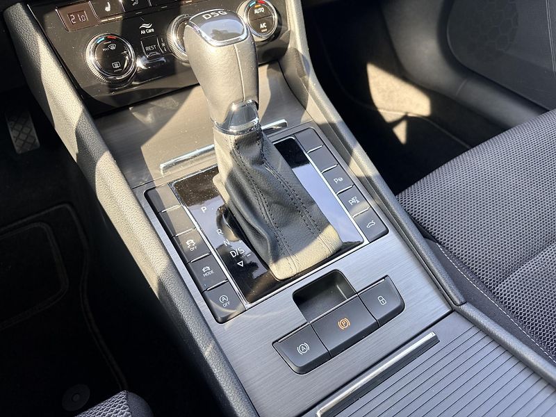 Škoda Superb 2.0TDI DSG MATRIX CANTON - fotka 31 z 59