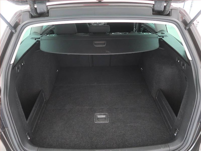 Volkswagen Passat (2012) 1.6 TDI, Serv.kniha, Navi - fotka 12 z 15