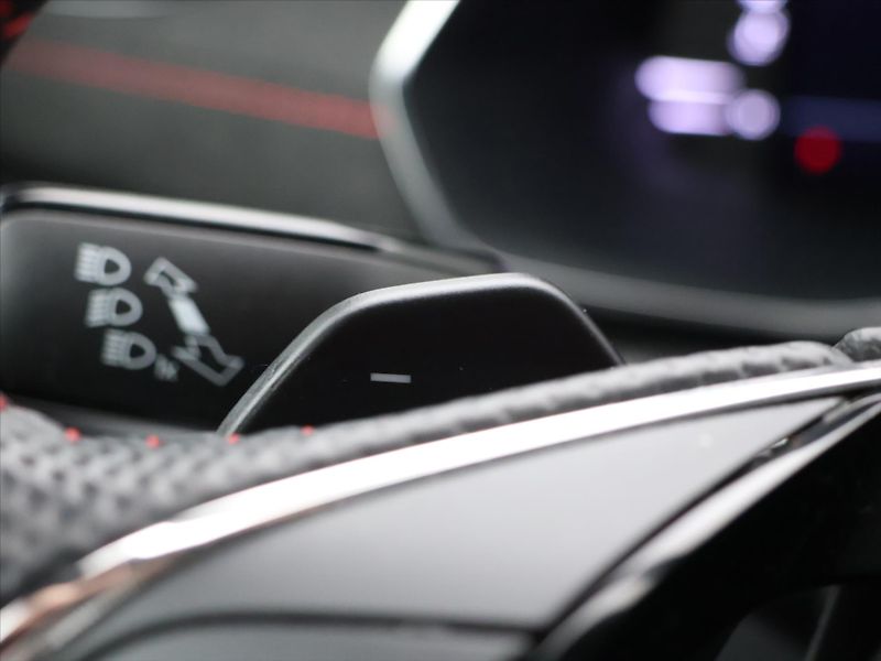 Škoda Octavia 2,0 TSI 180kW DSG RS CZ DPH - fotka 23 z 41