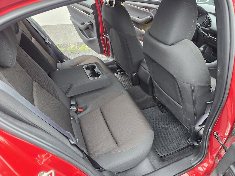 Mazda 3 2.0 i  E Skyactiv G kei  - fotka 10 z 19