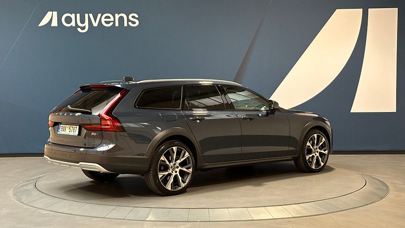 Volvo V90 B6 AWD benzin Ultimate Auto - fotka 2 z 16