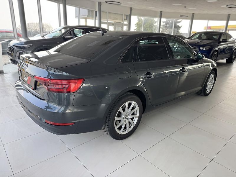 Audi A4 2,0TDI*MatrixLED*Navigace*PDC - fotka 5 z 34