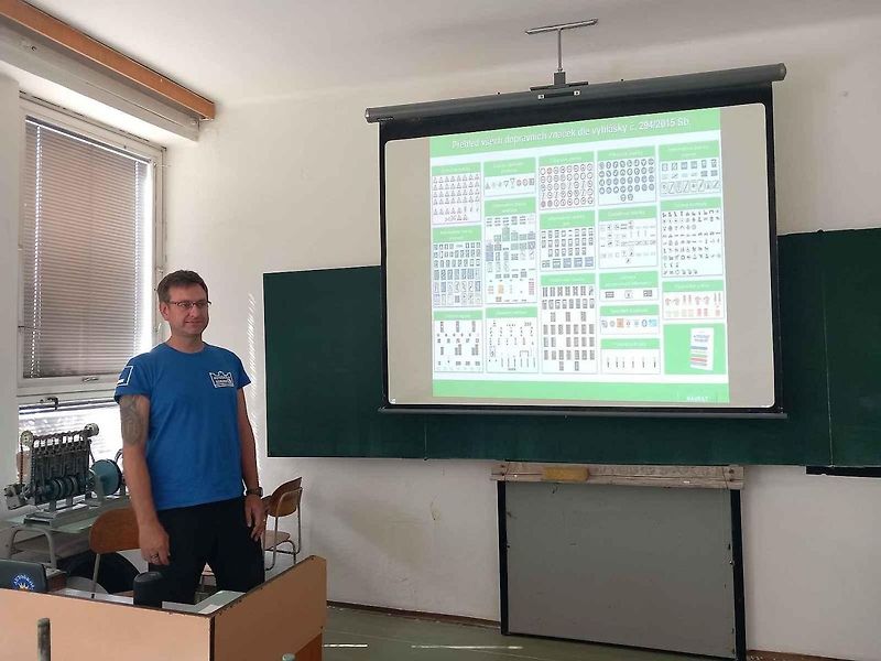 Majitel autoškoly Koruna Radek Císař.