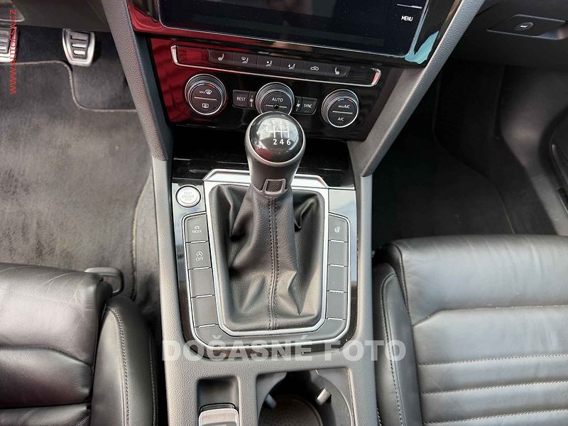 Volkswagen Passat (2018) 2.0TDi, ČR, Highline - fotka 15 z 19