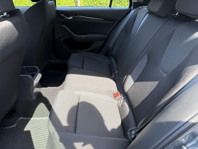 Škoda Octavia (2024) 1.5 tsi 110 kw - fotka 12 z 20