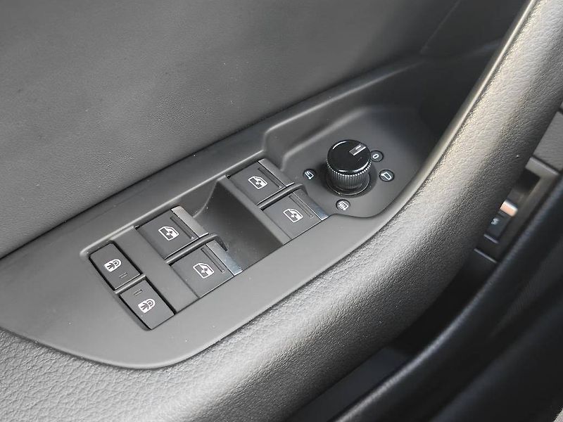 Audi A6 40 Sline ST7 2,0TDI - fotka 23 z 27