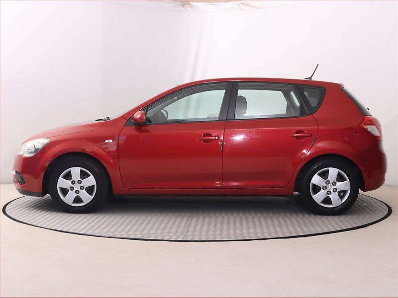 Kia Ceed (2011) 1.4 CVVT, Serv.kniha - fotka 3 z 14