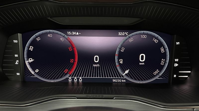 Škoda Superb 2.0 TDI Ambition Combi - fotka 10 z 29