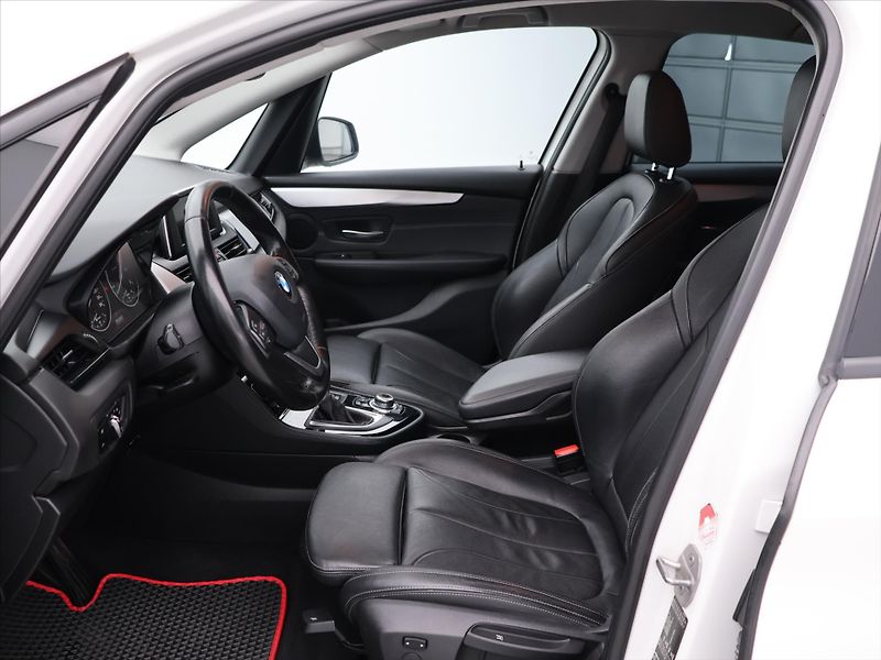 BMW Řada 2 1,5 218d 85kW Sport line Aut. - fotka 10 z 27