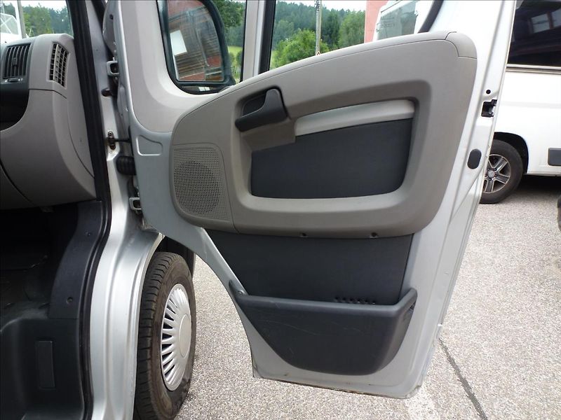 Citroën Jumper 2,2 HDI 6 rychlostí, Klimatiza - fotka 27 z 45