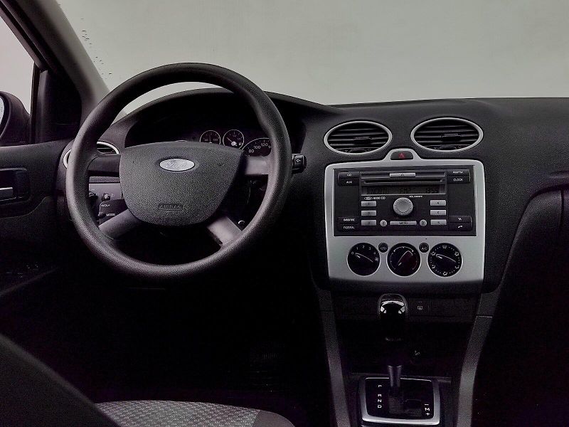 Ford Focus (2006) 1,6 i 74 Kw Automat - fotka 6 z 31