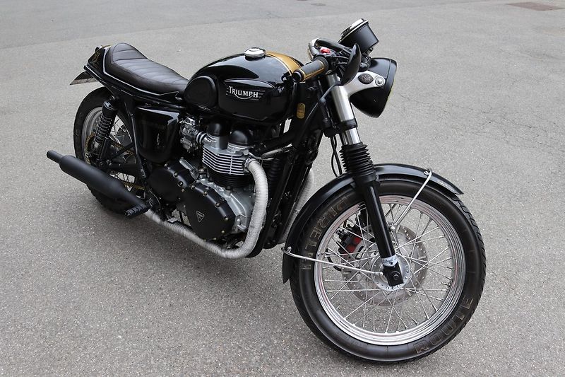 Triumph Bonneville (2001) BONNEVILLE 800 CAFÉ RACER - fotka 11 z 22