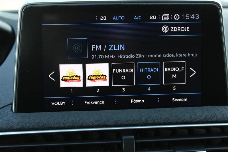 Peugeot 3008 1,2 i 96kW  1.MAJ,ČR,ALLURE - fotka 14 z 35