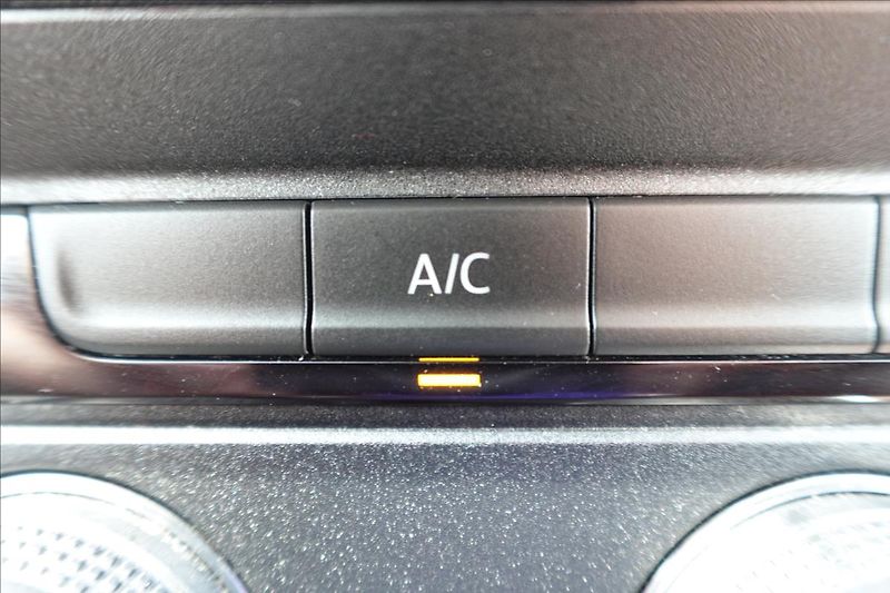 Volkswagen Crafter 2,0 TDI  VW L2H2 KLIMA - fotka 30 z 33