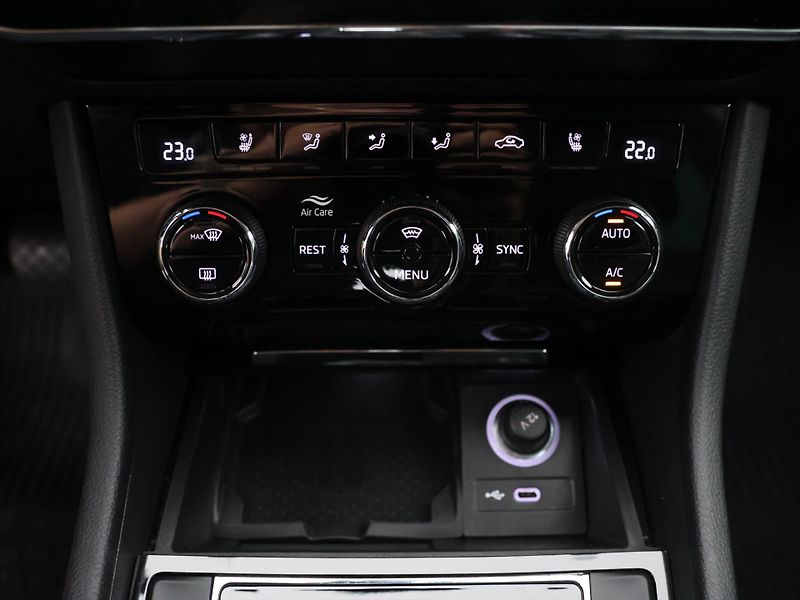 Škoda Superb 1,5 TSI 110kW L&K DSG CZ DPH - fotka 22 z 34