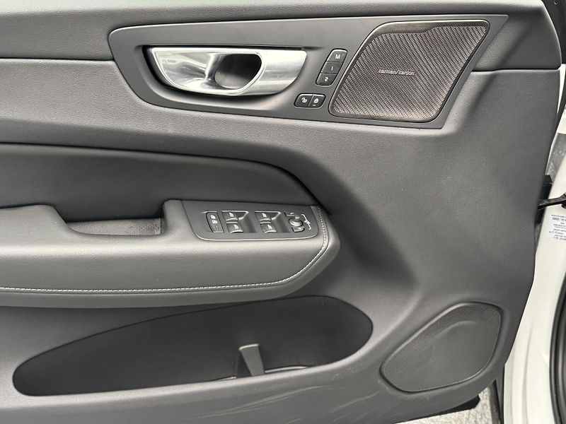 Volvo XC60 T8 AWD BRIGHT PLUS REZERVACE - fotka 19 z 48