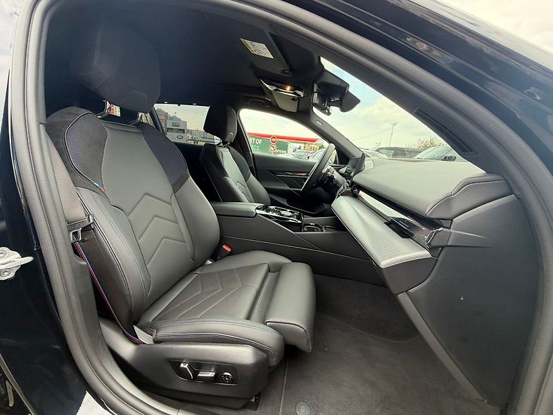 BMW Řada 5 550e xDrive Touring 08/2025 - fotka 20 z 29
