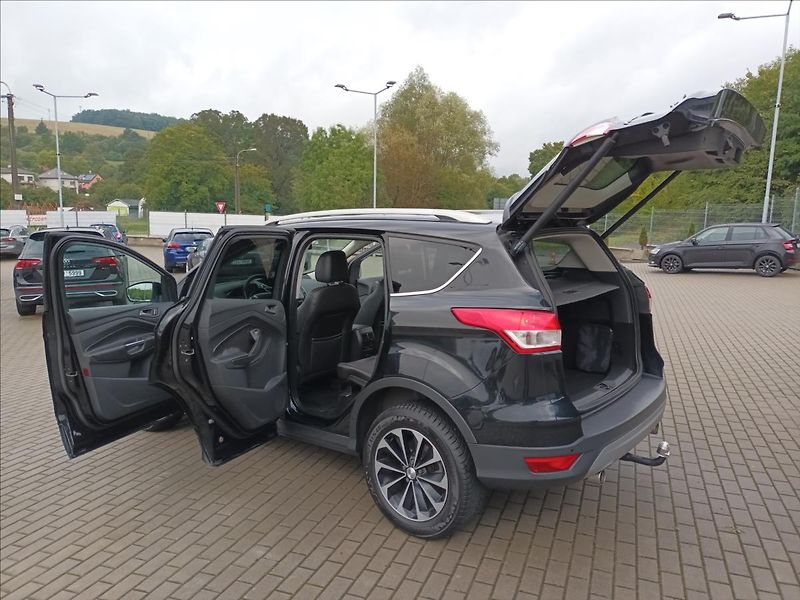 Ford Kuga 2,0 TDCi,120kw,4x4,NAVI,KAMERA - fotka 10 z 50