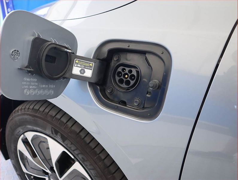 Kia Ceed (2021) Gold 1.6 GDI plug-in, Automat - fotka 26 z 27