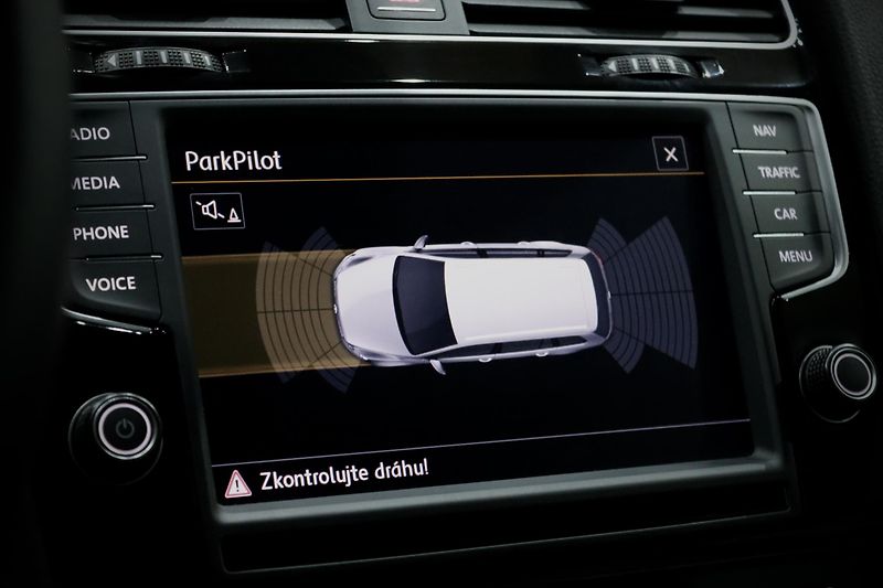 Volkswagen Golf Variant 7 1.4 TSI 92 kW Highline - fotka 23 z 32