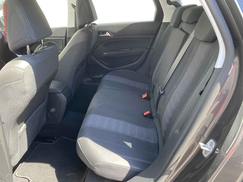 Peugeot 308 (2018) 1.2 PT, Allure, AT, navi, TZ - fotka 10 z 18