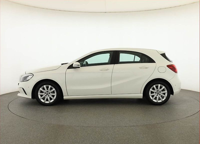 Mercedes-Benz Třídy A (2017) Style A 180 d, Kůže, Navi - fotka 3 z 20