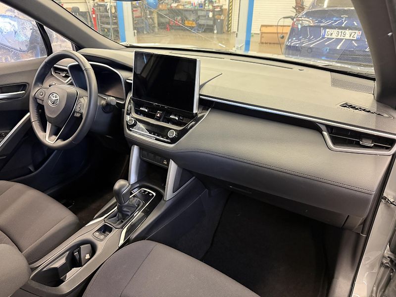 Toyota Corolla Cross 1.8l Hybrid 72 kW - fotka 18 z 22