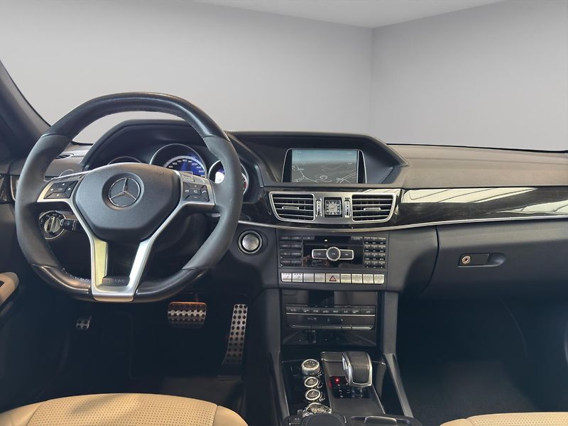 Mercedes-Benz Třídy E (2015) Mercedes-AMG E 63 S 4MATIC kom - fotka 15 z 21