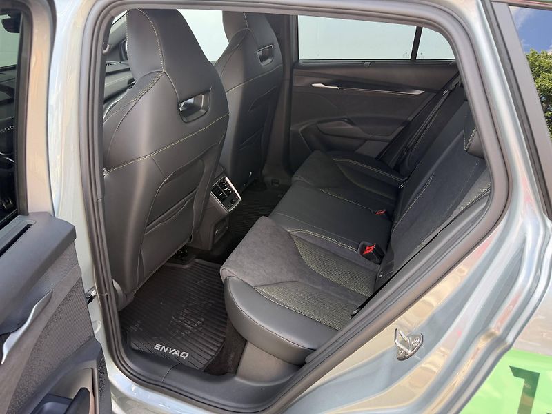 Škoda Enyaq (2026) RS 4x4 84 kWh - fotka 8 z 26