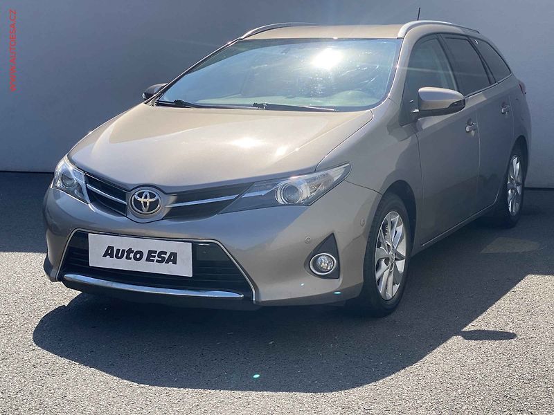 Toyota Auris (2013) 1.6i, 1.maj,ČR, Active - fotka 3 z 21