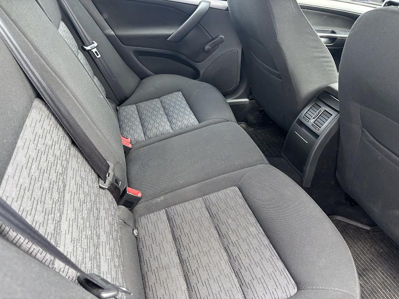 Škoda Octavia (2011) 1.6TDI, 77kW, ČR - fotka 13 z 15