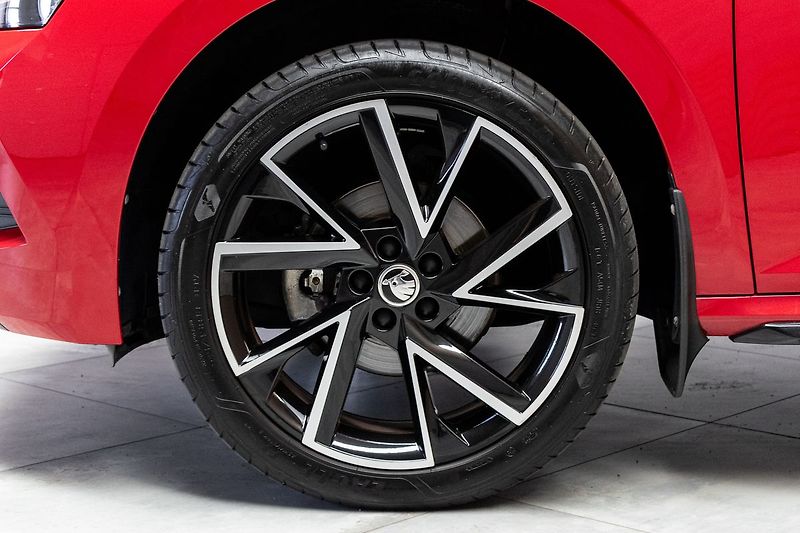 Škoda Kamiq 1.5 TSI MONTE CARLO*TAŽNÉ*ČR* - fotka 38 z 47