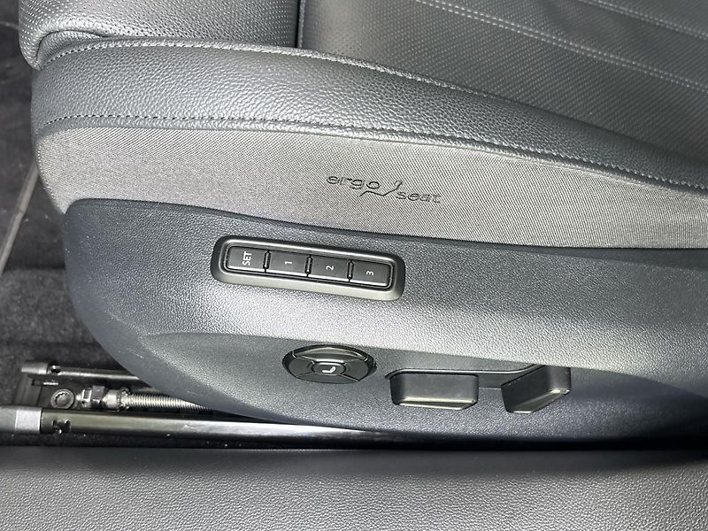 Škoda Superb L&K 4x4 DSG - fotka 27 z 30