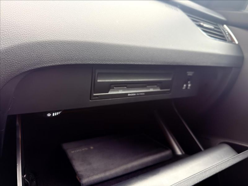 Škoda Octavia 2,0 TDi RS DSG - fotka 21 z 29